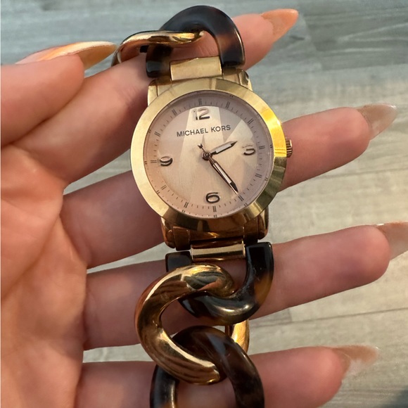 Michael Kors Watch - Picture 2 of 4